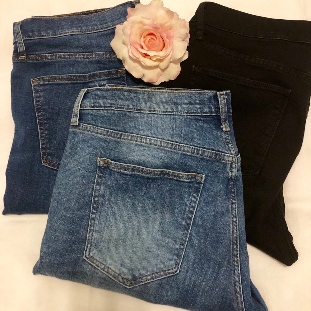 Three pairs of GAP Jeans 32 Short.